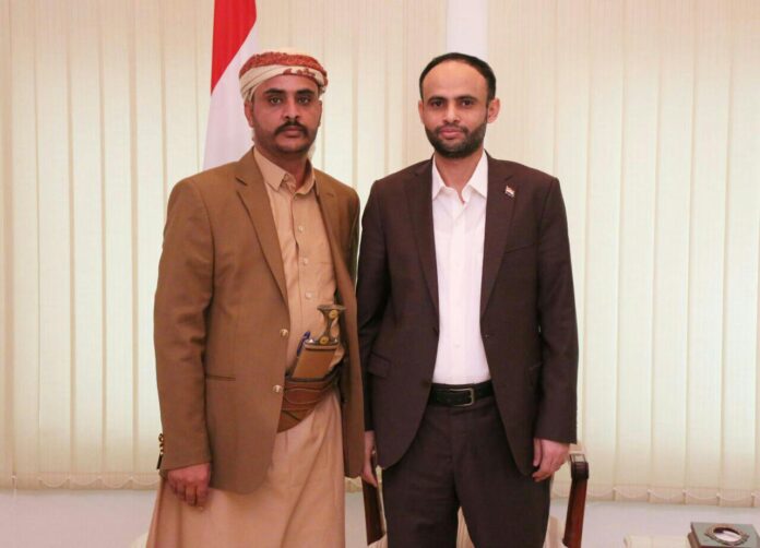 المحافظ المعين من الحوثيين فارس الحباري الى جوار رئيس مجلسهم السياسي مهدي المشاط