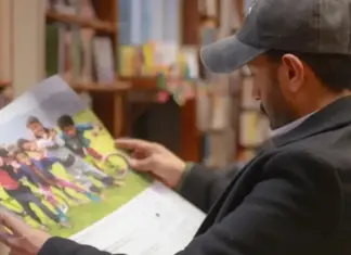 فنان يمني يتحدى السائد في معرضه الأول بلندن بـ”حقوق الإنسان اليوم”